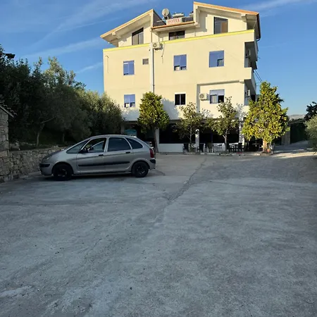 Szálloda Hotel B&B 3*