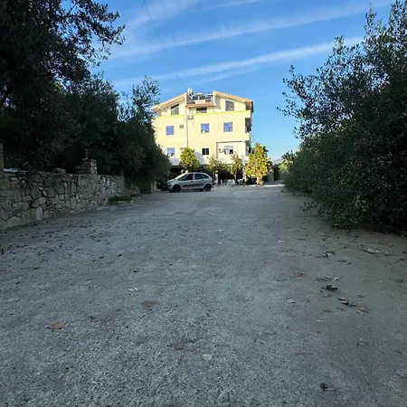 Hotel B&B Szálloda Rrogozhine